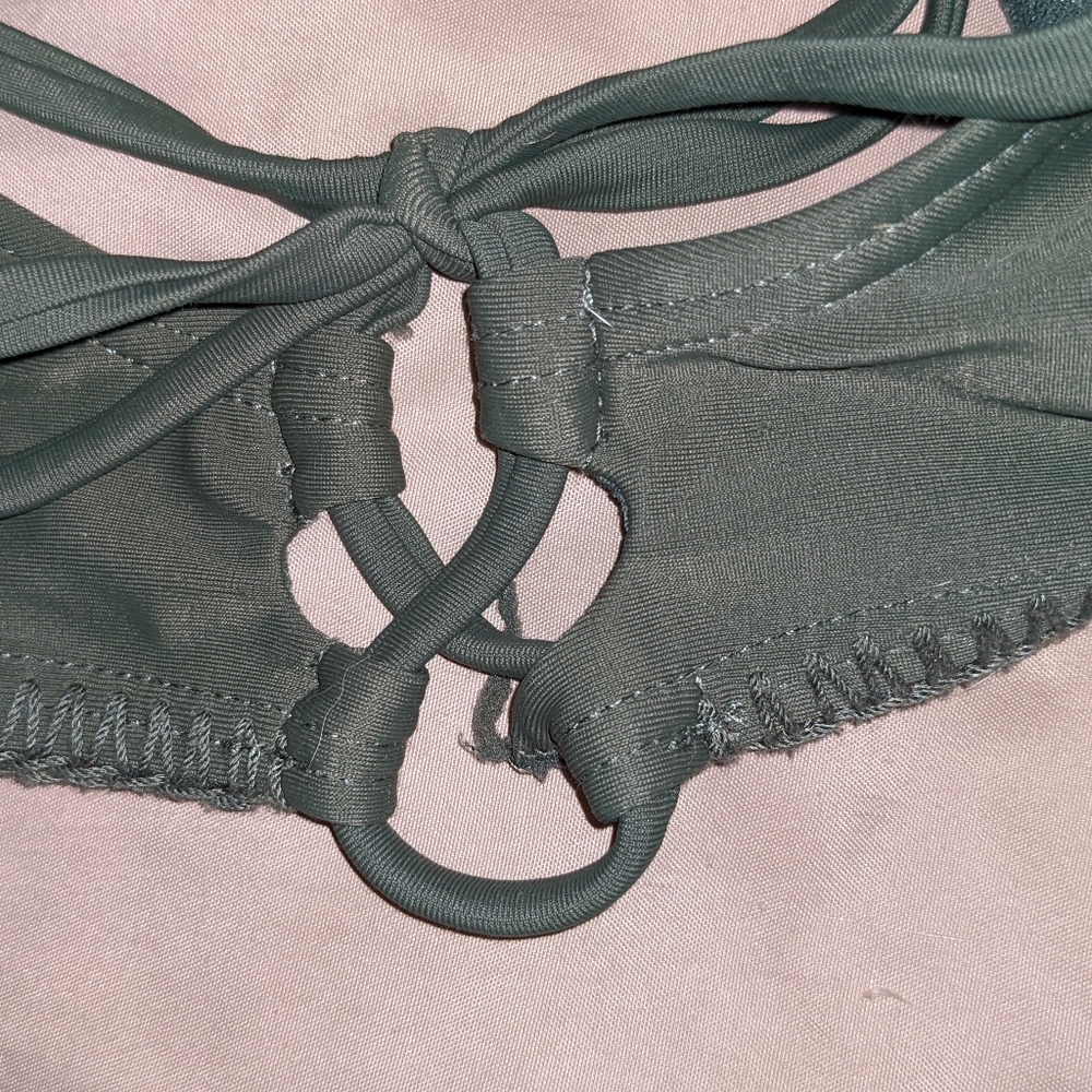 Gorgeous Bikini With 2 Separate Matching Bottoms. - image 5